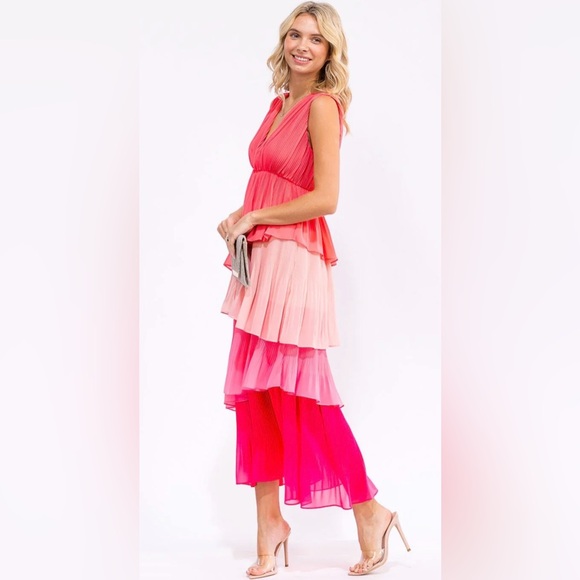 WOMEN'S SLEEVELESS V-NECK RUFFLE TIERED COLORBLOCK MAXI DRESS - Picture 2 of 4